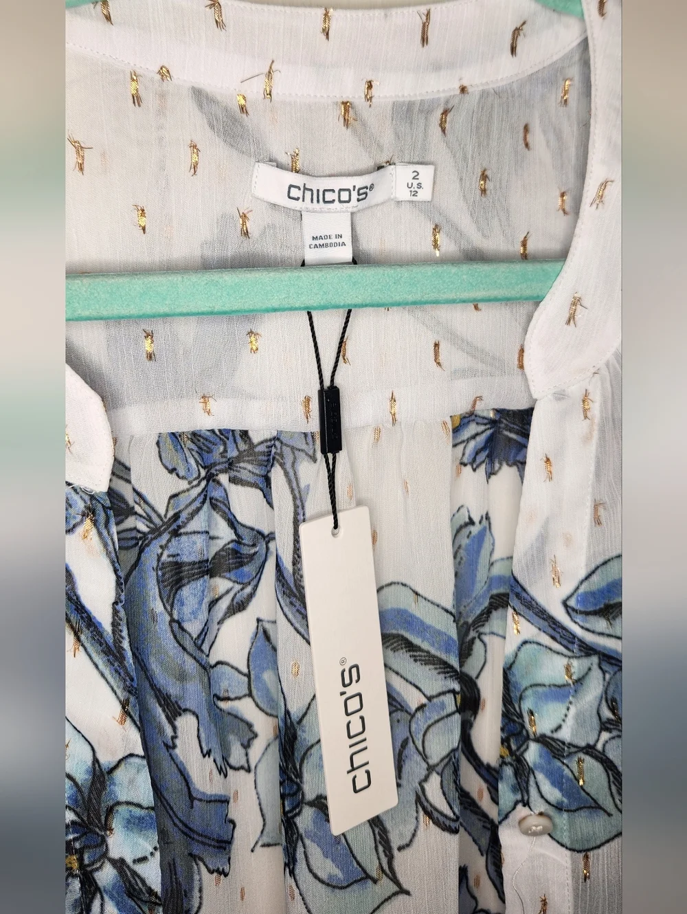 ✨ Chico’s Painted Wings Blouse NWT Blue Floral Butterfly Gold Detail ✨ - Picture 8 of 9